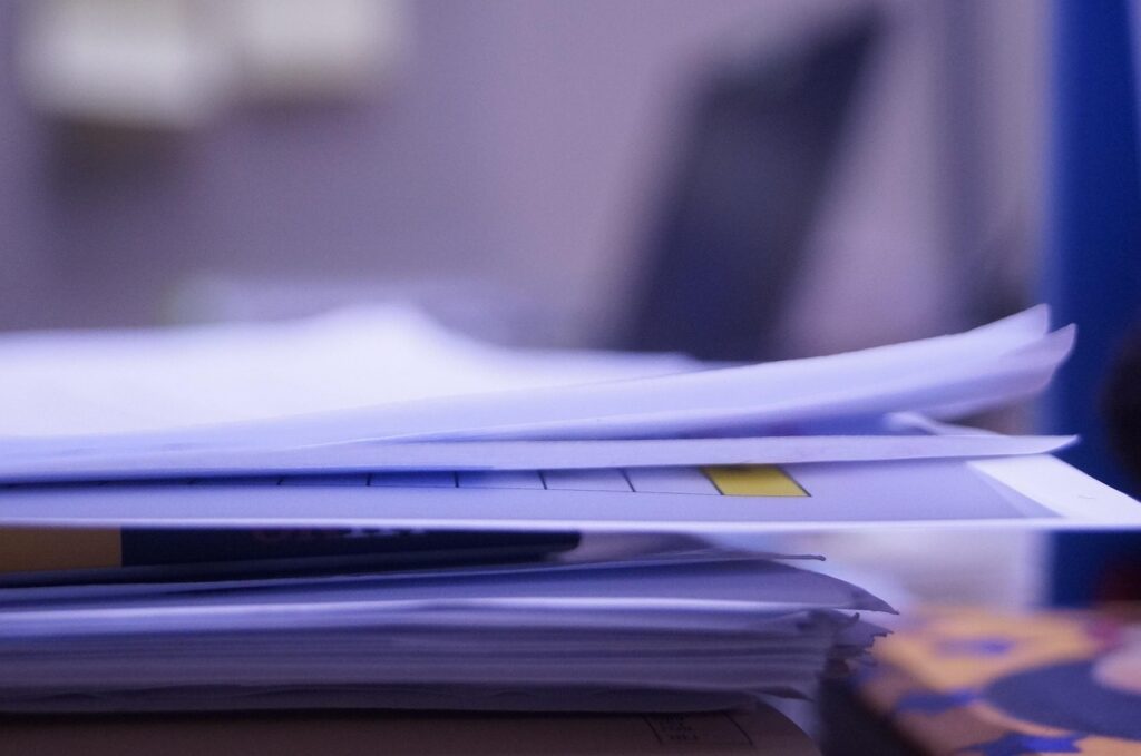 会社員が投資を通じて副業を成功させるためのポイントは？