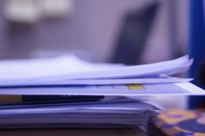 会社員が投資を通じて副業を成功させるためのポイントは？