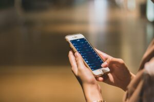 投資アプリを使ってスマホで完結する方法とは？